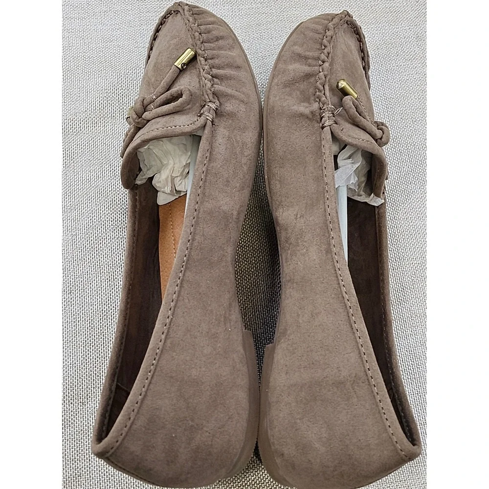 Revel Girls Darcy Moccasin Flats Taupe Faux Suede Loafers Bow Detail Size 4 - Picture 2 of 10